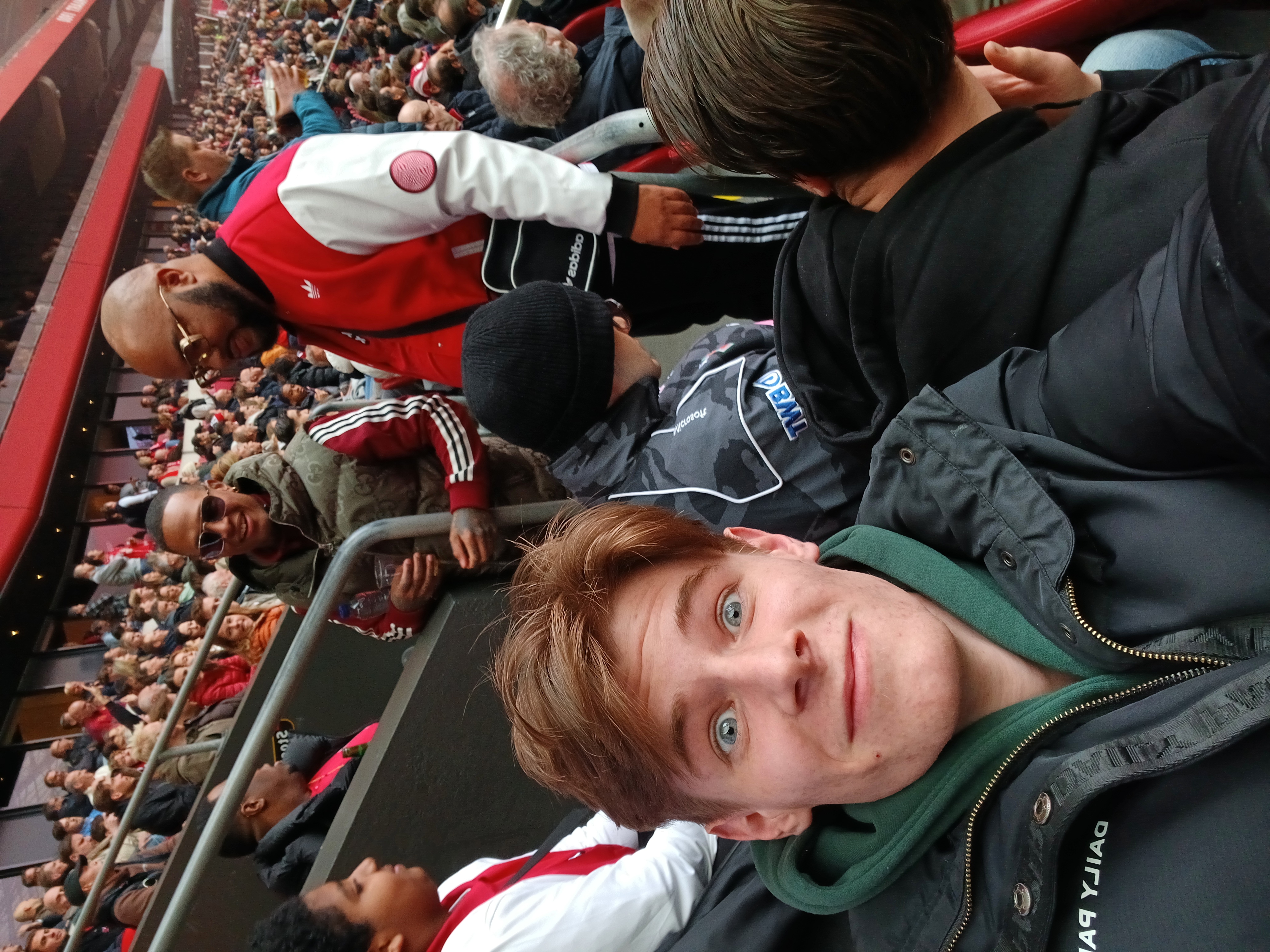 Wedstrijdafbeelding Ajax-AZ selfie Lars met Rotjog en Architrackz